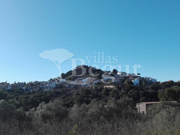 Plot%20located%201km.%20from%20the%20village%20of%20Begur%20and%202km.%20from%20Sa%20Tuna%20beach