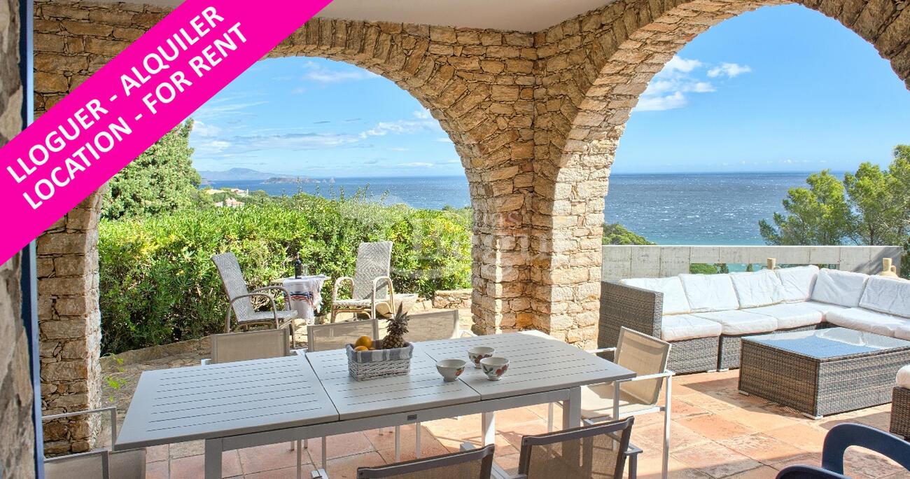 Property with fabulous sea views, private swimming pool and lot of privacy
