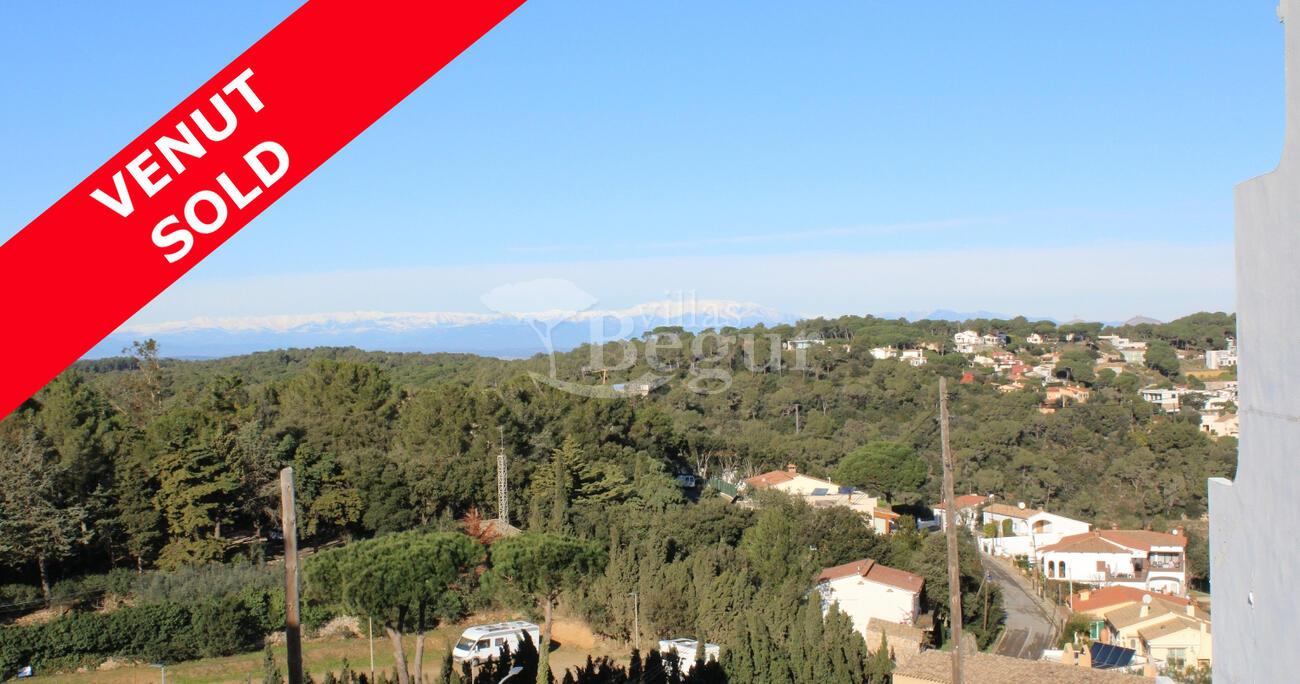 Plot with beautiful mountain views near the center of Begur