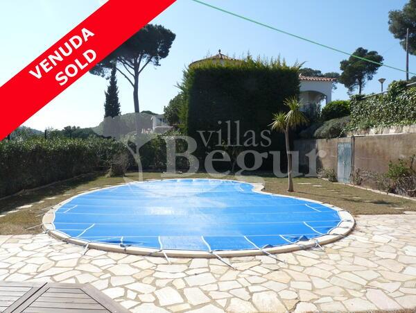 Detached%20house%20with%20garden%2C%20private%20pool%20and%20beautiful%20sea%20view%20in%20a%20quiet%20area