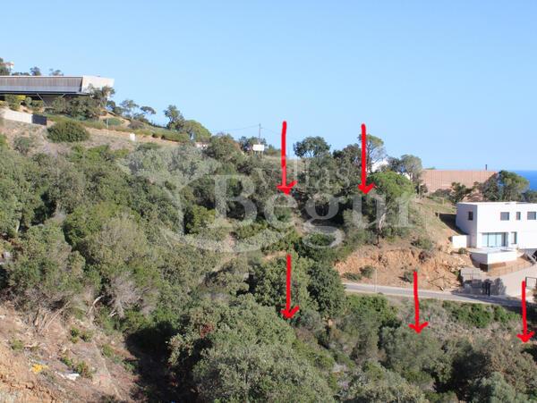 Plots%20for%20sale%20with%20beautiful%20mountain%20views%20located%20in%20a%20quiet%20urbanization