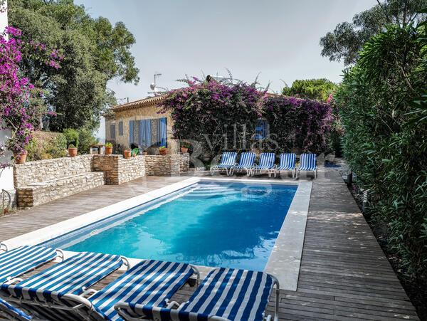 Big%20property%20with%20fabulous%20sea%20views%2C%20private%20swimming%20pool%20and%20lot%20of%20privacy