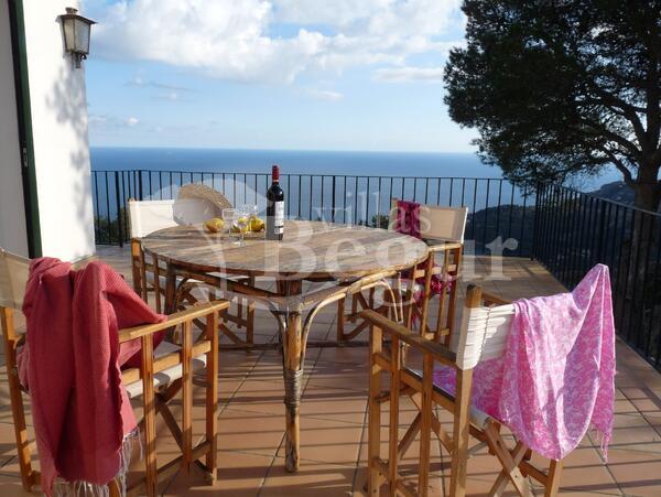 Villa%20with%20stunning%20views%20over%20the%20sea%2C%20the%20mountains%20and%20the%20bay%20of%20Aiguablava.