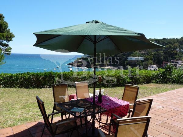 Duplex%20apartment%20right%20on%20the%20beach%20of%20Sa%20Riera%20with%20private%20garden%20and%20sea%20view