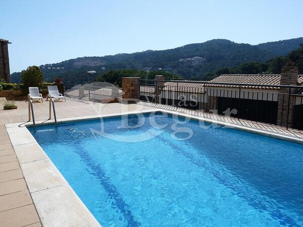 Renovated%20apartment%20within%20walking%20distance%20of%20Sa%20Riera%20Beach%20and%20community%20pool