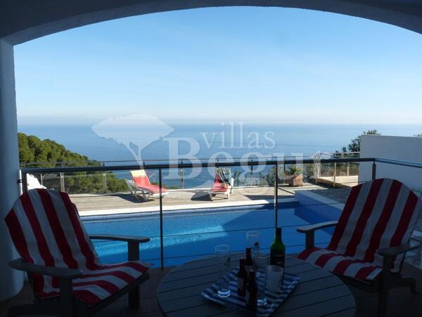 Semi-detached%20house%20with%20gorgeous%20sea%20views%20and%20private%20pool