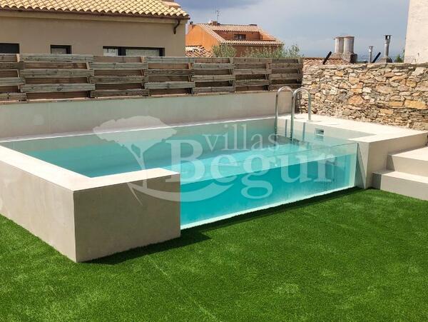 Large%20townhouse%20with%20terrace%20and%20pool%20located%20in%20the%20center%20of%20Begur